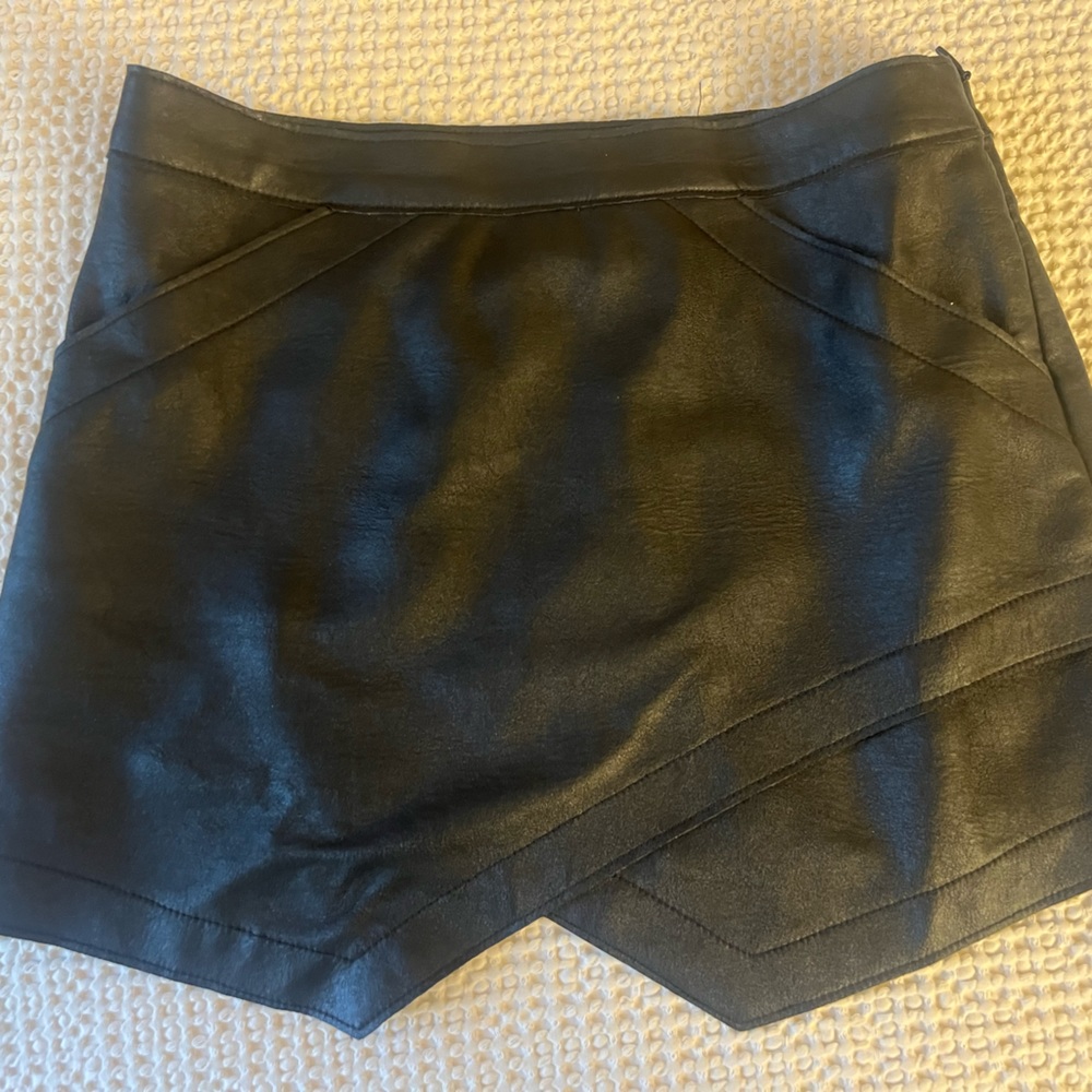 BCBG max Azria leather black skirt size small